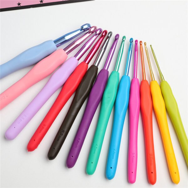 Crochet Knitting Tool Set 12 Color Head TPR Soft Handle Crochets - Image 7