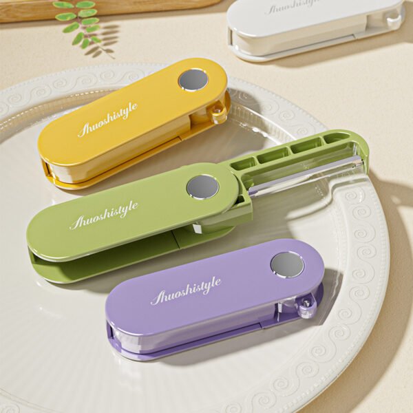 Foldable Stainless Steel Vegetable Peeler – Portable & Sharp - Image 4